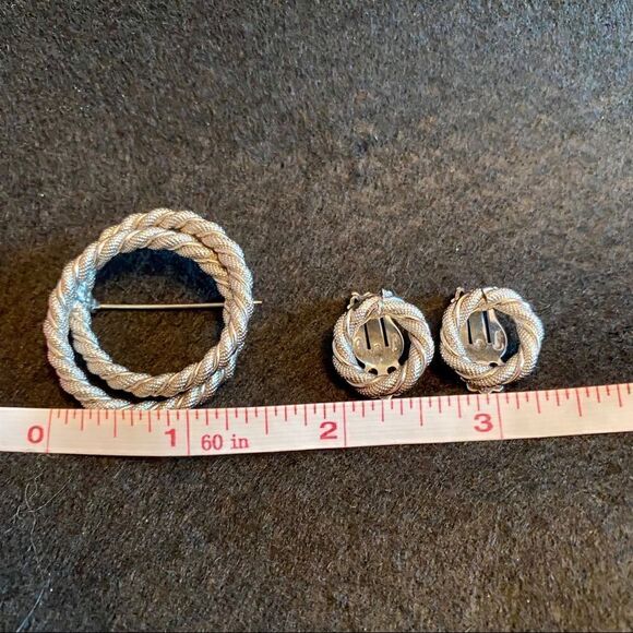 🌟🌟Vintage 60s Silver Tone Brooch and Earring Set 🌟🌟 - Picture 3 of 4